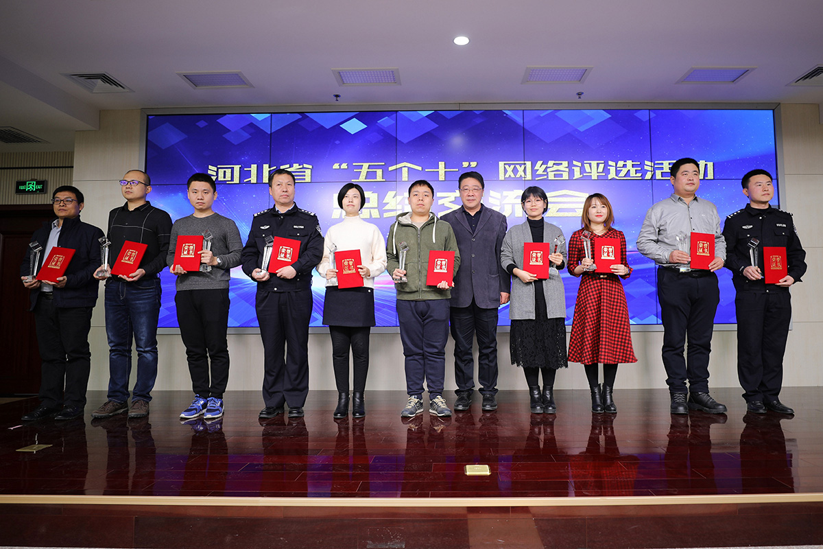 1545880716438353.jpg 頒發(fā)十個(gè)最具活力小程序獎(jiǎng)項(xiàng).jpg